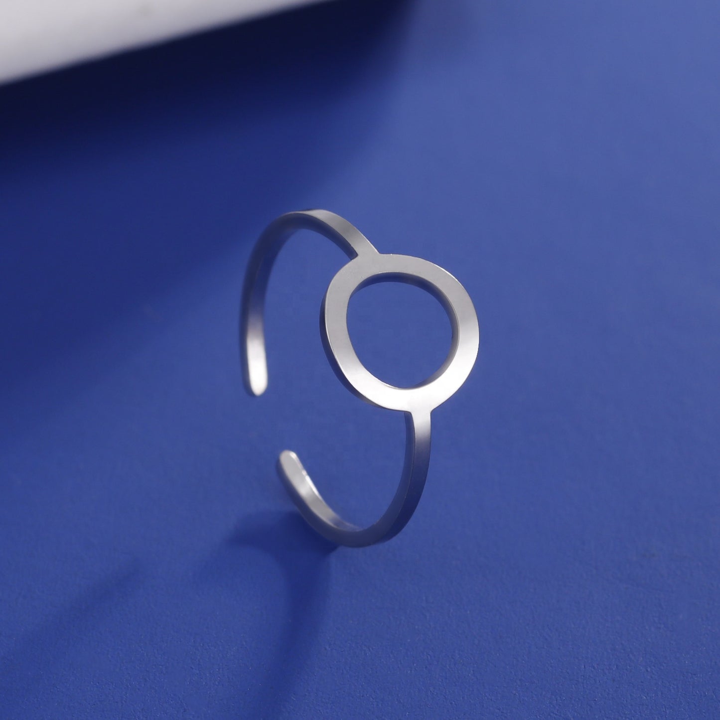 Minimalist Round Geometric Ring