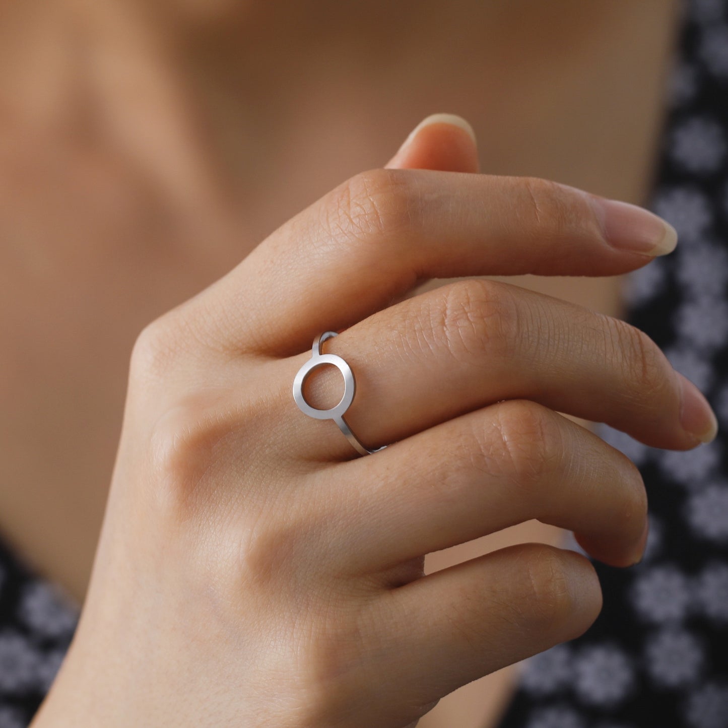 Minimalist Round Geometric Ring