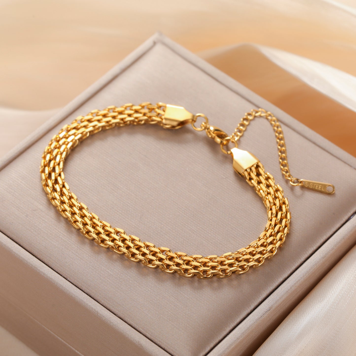 Classic Wide Chain Link Bracelet
