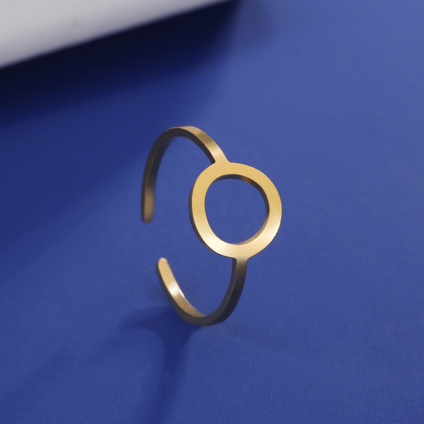 Minimalist Round Geometric Ring